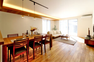 Flow & Line ～ストレート動線の平屋～